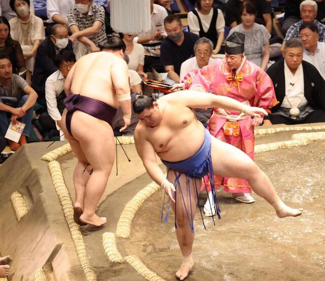大の里は王鵬下し無傷の3連勝 無敗は琴桜、霧島ら6人 豊昇龍は
