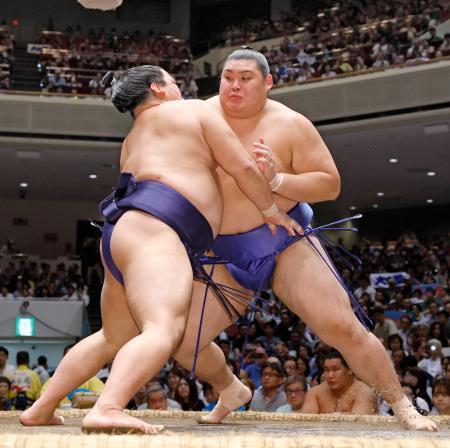 琴桜２敗目、大の里７連勝　霧島ただ一人１敗で追走