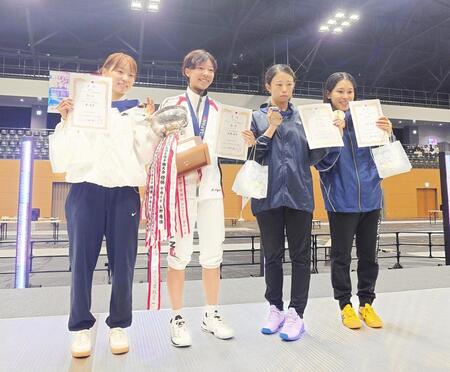 　（左から）東晟良、長瀬凛乃、辻すみれ、岩本鈴菜