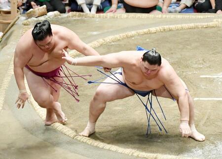 大の里　一気の押しで圧倒し先場所敗れた御嶽海に雪辱！大関とりへ無傷８連勝でストレート給金　残り７番も「この一週間が大事」