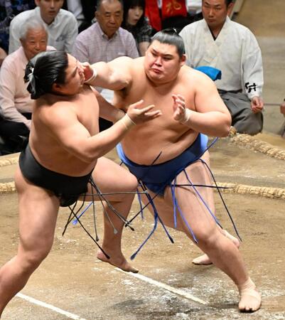 関脇大の里が破竹の９連勝　１敗で追う霧島も快勝で勝ち越し　大関琴桜は痛恨３敗目、豊昇龍は５勝目