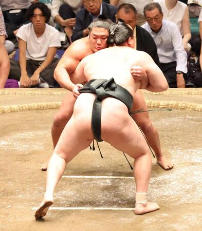 尊富士　千代翔馬とのＶ争い直接対決制し１１勝目　明日にも２度目十両Ｖも「意識してない」