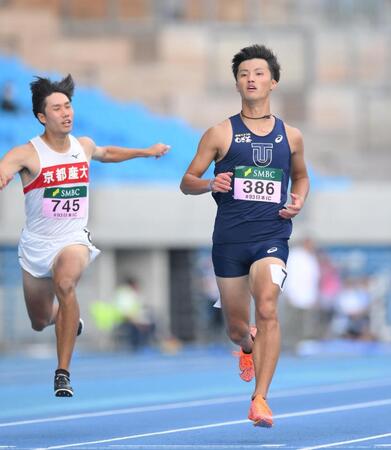 　男子１００ｍ予選１組、余裕の走りで準決勝進出を決めた東洋大・柳田大輝（右）＝撮影・伊藤笙子