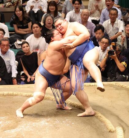 大の里がついに初黒星　若隆景に敗れて連勝１１で止まる　霧島、高安は２敗守る