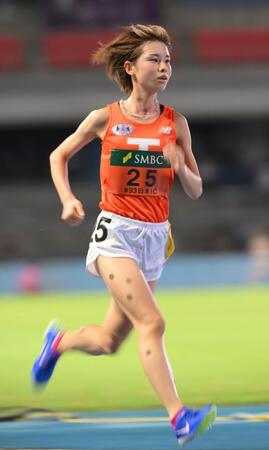 　女子１００００ｍで力走する拓大・不破聖衣来（撮影・伊藤笙子）