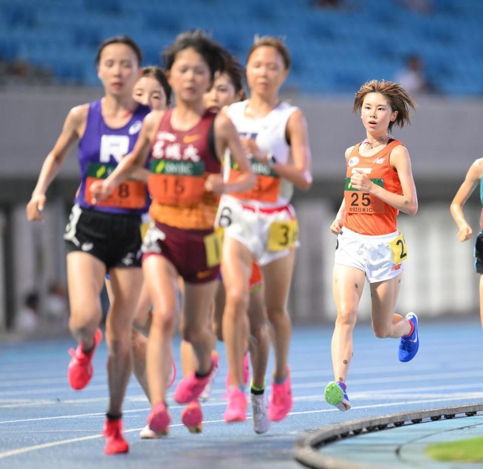 　女子１００００ｍ、終盤で先頭集団から遅れる拓大・不破聖衣来（撮影・伊藤笙子）