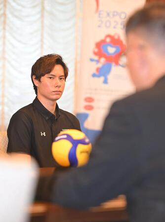 　大阪市を表敬訪問したサントリーサンバーズ・高橋藍（撮影・石井剣太郎）