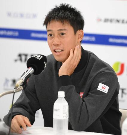 　試合後、取材に応じる錦織圭（撮影・堀内翔）