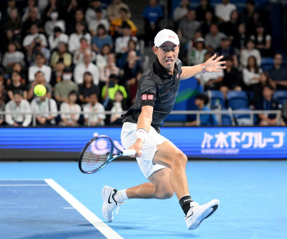 　準々決勝でプレーする錦織圭（撮影・堀内翔）