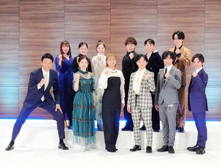 　（前列左から）松岡修造、千葉百音、坂本花織、鍵山優真、三浦佳生、宇野昌磨さん（後列左から）三原舞依、渡辺倫果、吉田陽菜、佐藤駿、友野一希、山本草太