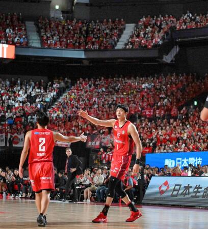 渡辺雄太　劇勝Ｂリーグデビュー　元ＮＢＡ選手の底力「１分１秒をかみしめてプレー」　９７０８人観衆熱狂