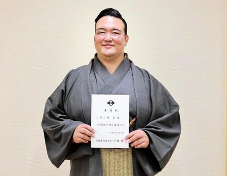 大相撲　元稀勢の里の二所ノ関親方が結城紬大使就任「横綱級の着物」、「ピッタリ合う力士を育てていきたい」