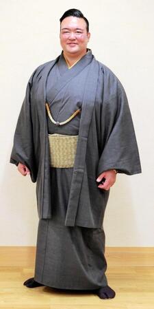 二所ノ関親方が結城紬大使に　５００万円の着物贈呈「これを着られる力士を育てたい」