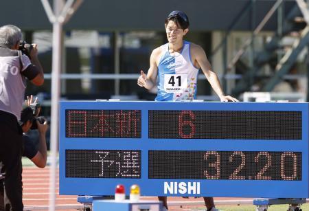 　成年男子３００メートル予選で３２秒２０の日本新をマークした佐賀・今泉堅貴＝ＳＡＧＡサンライズパーク陸上競技場