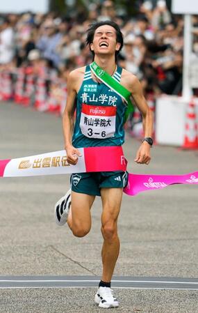 　３位でゴールする青学大アンカーの太田蒼生