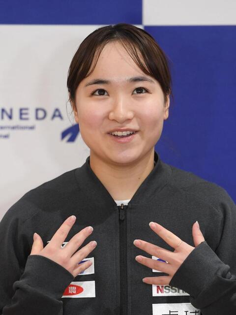 トップ 伊藤美誠 ジャージ 脱ぐ