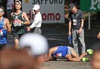 ゴール前で倒れ込んだ東海大のロホマン・シュモン（右手前）