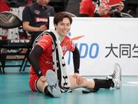 　試合後、苦笑いのサントリー・高橋藍（撮影・金田祐二）