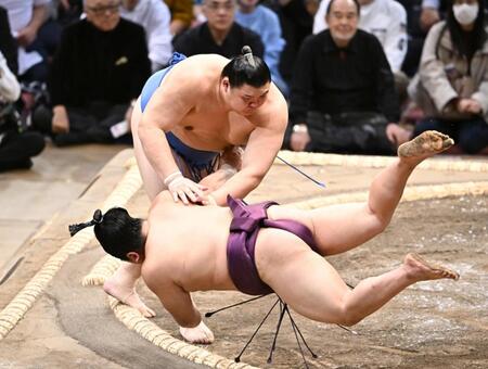 新大関大の里、冷や汗の白星発進　横綱不在の中、豊昇龍、琴桜も白星で大関そろい踏み