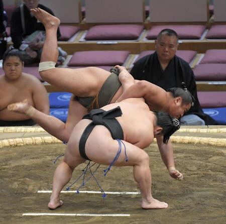 【動画】完勝白星スタートを決めた炎鵬