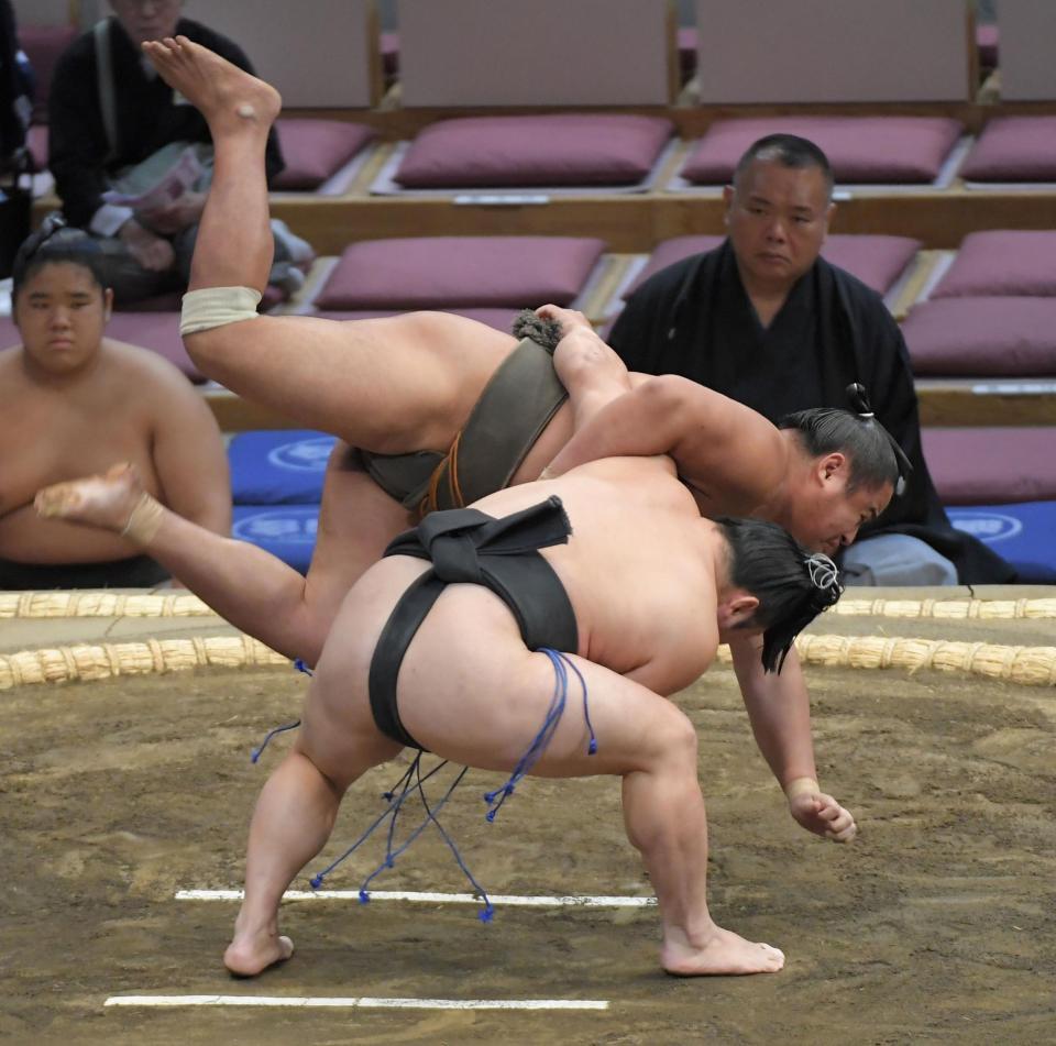 大相撲 元幕内の炎鵬が完勝白星スタート「いい相撲取れた」脊髄損傷の