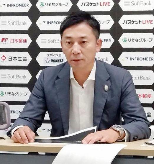 　記者会見するＢリーグの島田慎二チェアマン