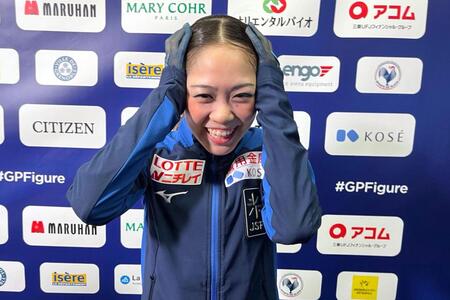 　女子ＳＰを終え、取材に応じる吉田陽菜（共同）