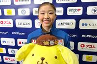 　女子ＳＰを終え、取材に応じる千葉百音（共同）