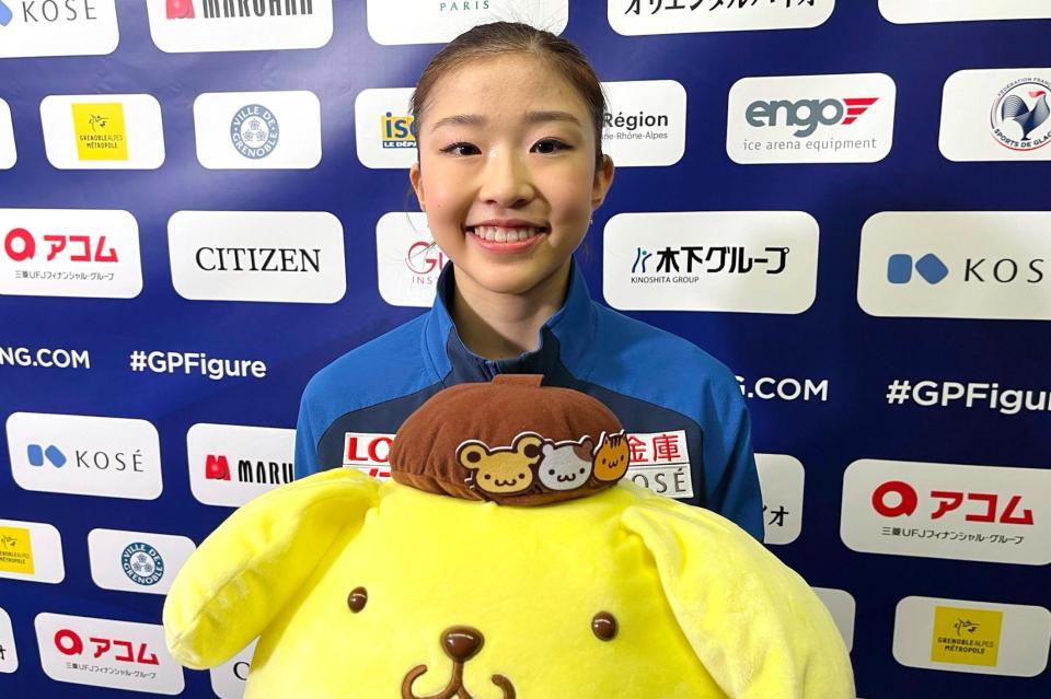 　女子ＳＰを終え、取材に応じる千葉百音（共同）