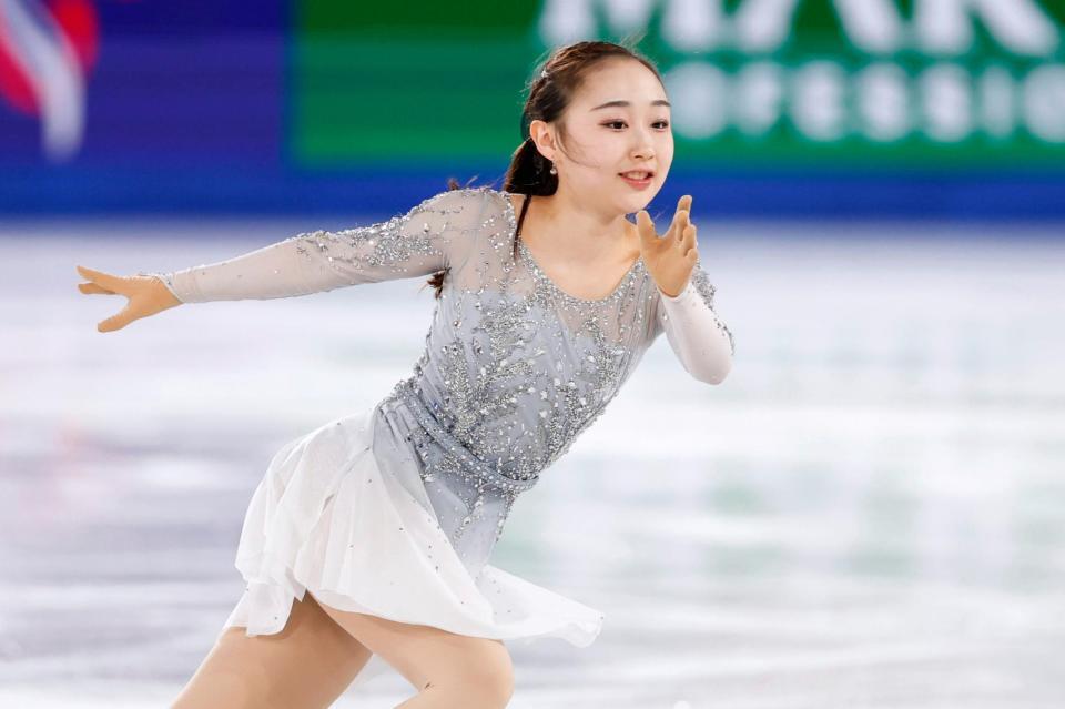 　女子フリーで演技する松生理乃