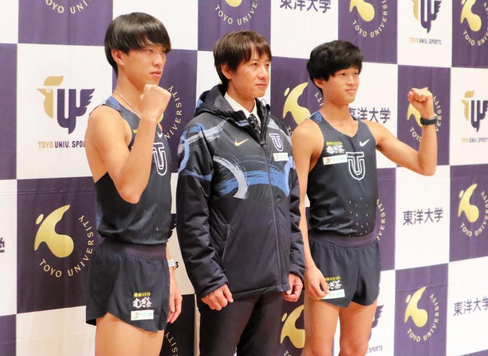 　壮行会に出席した（左から）石田洸介、酒井俊幸監督、梅崎蓮主将