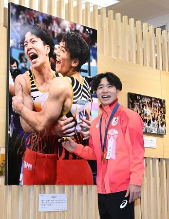 岡慎之助、自身の特大パネルに感動　パリ五輪金獲得時の笑顔は「再現難しい（笑）」　報道写真展スタート