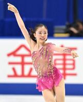 　華麗な演技を披露する千葉百音（撮影・北村雅宏）