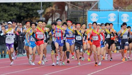 　スタートする男子の選手たち