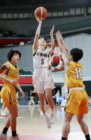 　京都精華学園-聖カタリナ学園　第１クオーター、シュートを放つ京都精華学園・橋本＝東京体育館