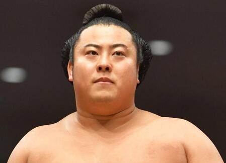 大相撲の翔猿が壁押しバトルで敗れる波乱 「自分より低い相手との対戦だったのでやられちゃいました」 ハンマー投げ選手に屈する