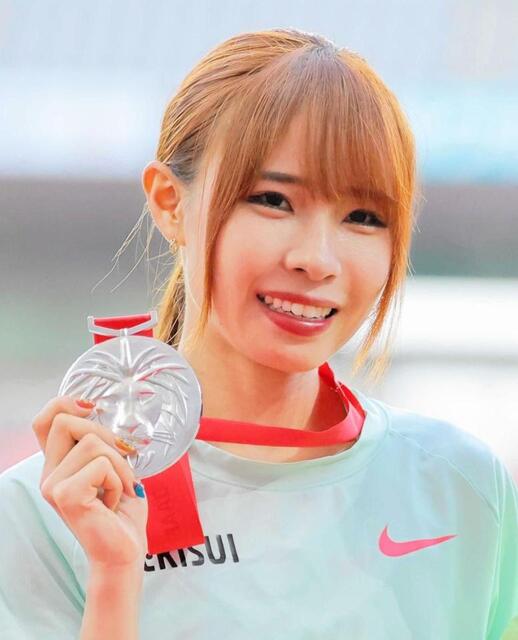 オールスター体育祭」ミニマラソン激走美人ランナーに騒然「速すぎん