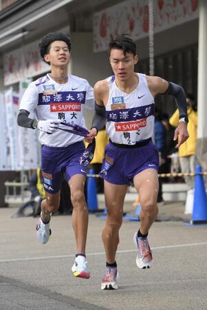 駒大・佐藤圭汰が圧巻区間新で青学大を猛追　１分４０秒差に急接近