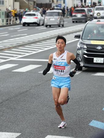 箱根駅伝で“赤門タスキリレー”実現　関東学生連合の東大・秋吉が快走