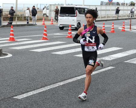 繰り上げ悲劇の日大・大橋にひときわ大きな拍手と歓声　戸塚中継所前の光景に「感動する」「毎回泣いてしまう」