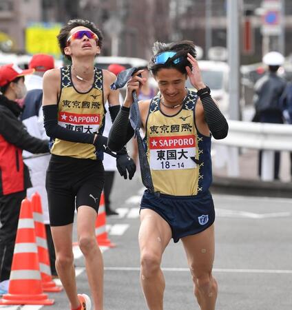 東京国際大が８位！　天国の恩師に捧げる３年ぶりシード権　１１月に横溝三郎監督が死去　し烈争いも選手左胸に喪章付け力走、アンカー大村が魂のスパート