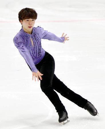 世界選手権代表の佐藤がＳＰ首位　フィギュア、日本学生氷上競技