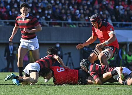 　前半、チーム２つ目のトライを決める帝京大・青木⑥