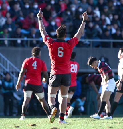 　４連覇を達成して喜ぶ帝京大・青木恵斗（撮影・堀内翔）