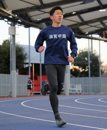 　トラックを走る落合晃（撮影・吉澤敬太）