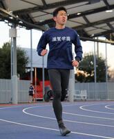 　トラックを走る落合晃（撮影・吉澤敬太）