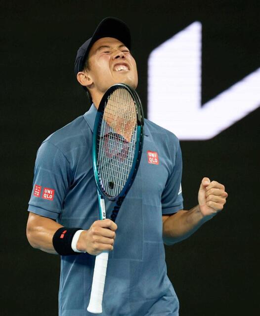 錦織圭 4時間超の激闘制し初戦突破 4年ぶり全豪「ほぼ諦めていた」も
