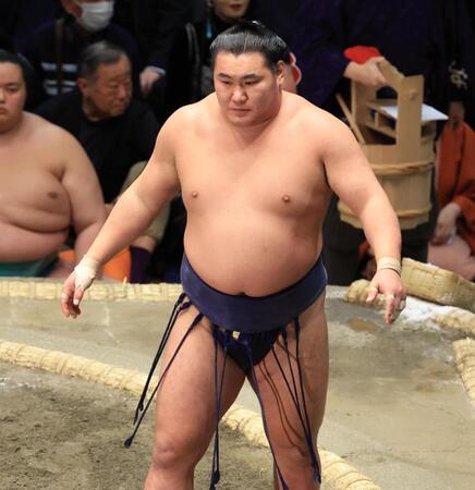 　豪ノ山を送り出しで下した豊昇龍（撮影・金田祐二）