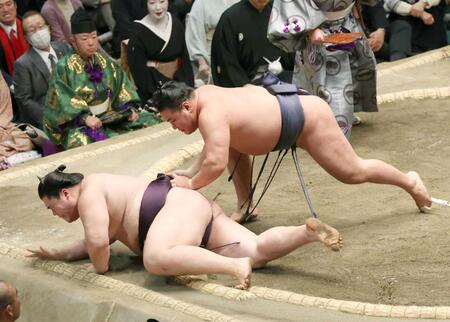 豊昇龍 全勝の王鵬を止めた 横綱の遺伝子持つ同学年対決 連日500本のてっぽう磨いた突き押し