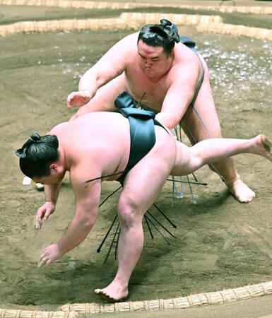 金峰山“宮本武蔵パワー”で7連勝 カザフスタン出身「焦らないで前に出られた」